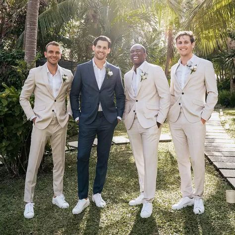 Costume Beige, Beach Wedding Suits, Best Wedding Suits, White Wedding Suit, Men In Suits, Mint Bridesmaid Dresses, Groom Wedding Attire, Beige Suits, Wedding Suits Groom