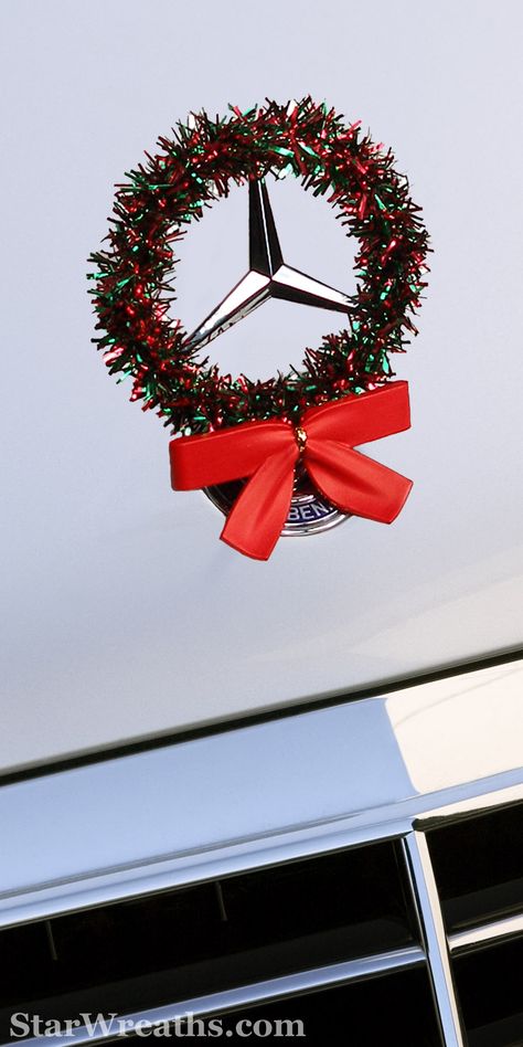 Mercedes Christmas, Mercedes With Flowers, Jdm Christmas, New Car Mercedes Gift, Retro Mercedes Wallpaper, Christmas Car Decorations, Ayo And Teo, Dream Catcher Art, Christmas Car