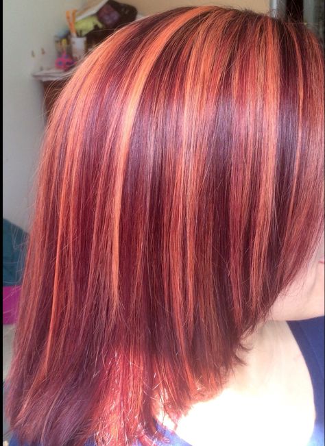 Burgundy with copper highlights Dark Red Hair With Copper Highlights, Red Hair Pink Highlights, Red Copper Highlights, Red Hair With Pink Highlights, Burgundy Blonde Hair, Burgundy Hair With Highlights, Red Lowlights, Highlights Pink, Red Hair With Blonde Highlights