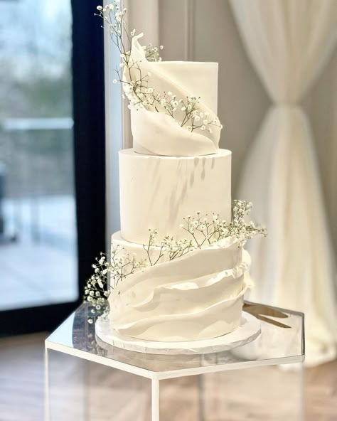 Wedding Cake Minimalist, Kasut Pengantin, Engagement Party Cake, 8 Cake, Pretty Wedding Cakes, Wedding Cake Photos, Classic Wedding Cake, Dream Wedding Cake, Dream Wedding Decorations