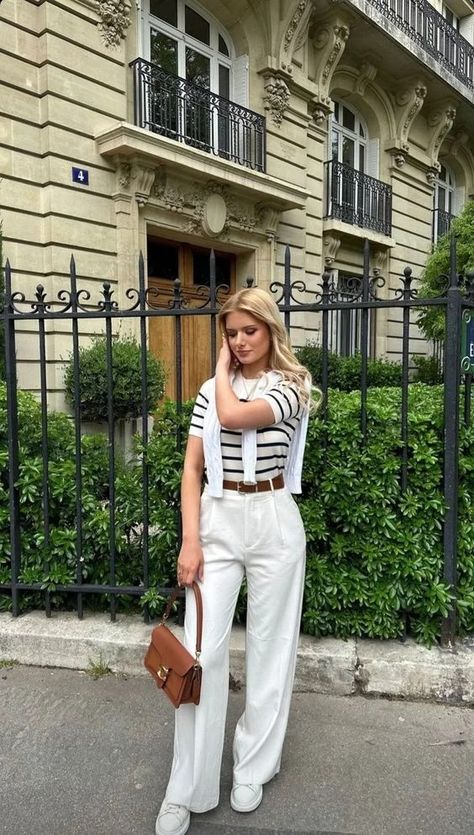 Top 25 Best Old Money Aesthetic Outfits - Must Have Summer Outfits 2024 51 Hotel Outfit Ideas Summer, Autumn Old Money Outfits, Outfit Pantalon Blanc, Rome Aesthetic Outfit, Old Money Ootd, Adrette Outfits, Money Clothes, Stile Boho Chic, Europe Outfits