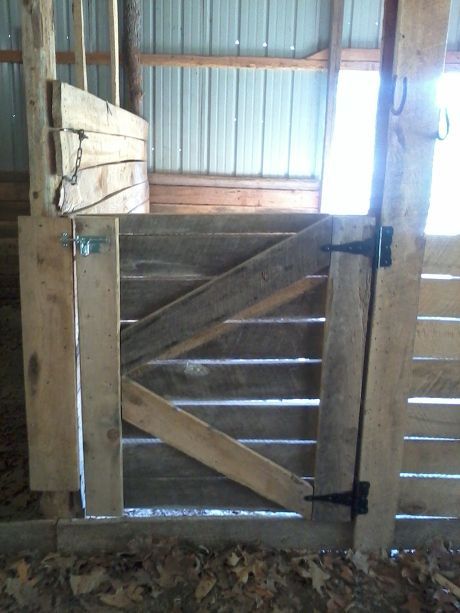 homemade horse stalls - Google Search Diy Stall Doors, Barn Organization, Horse Stalls Doors, Stall Doors, Horse Farm Ideas, Pallet Barn, Diy Horse Barn, Horse Barn Ideas Stables, Barn Stalls