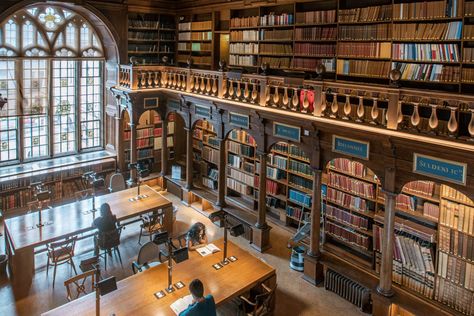 You Can Now Book An Exclusive After-Hours Tour Of The Bodleian Library In Oxford Oxford Library, Bodleian Library, Old Library, Library Images, A Discovery Of Witches, Duke Of York, Home Libraries, Famous Landmarks, Reading Room