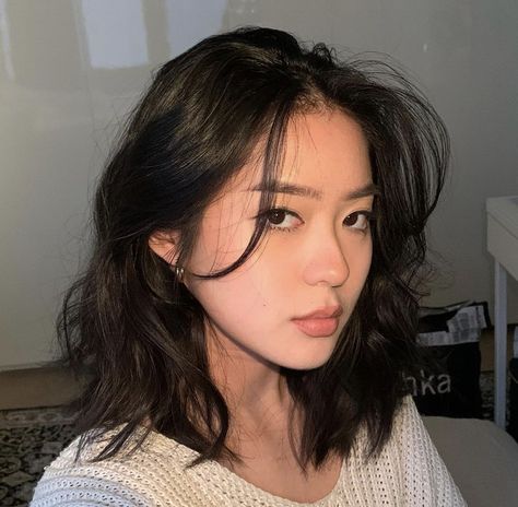 Short Thick Layered Haircuts, Layered Hair With Curtain Bangs Asian, Curtain Bangs Asian Round Face, Round Face Shoulder Length Haircut, Short Wavy Hair With Face Framing Layers, Short Hairstyle Women Asian Round Face, Asian Perm Women Medium Hair, Short Haircut Reference, Wavy Hair For Round Face