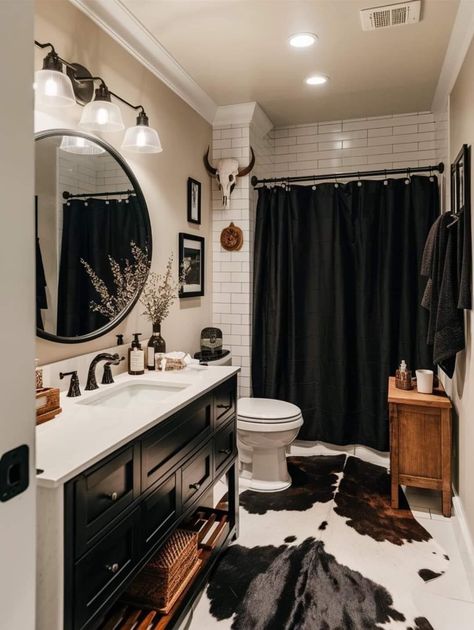 Western Cow Bathroom, Black Decorated Bathroom, Country Aesthetic House Decor, Cute Country House Decor, Rustic Home Decor Western Bathroom Ideas, Black Western House Decor, Gray Western Bathroom, Country Trailer House, Country Chic Apartment