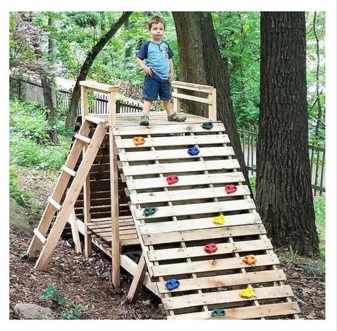 Pallet Playground, Garden Pallet Decorations, Boys Garden, Pallet Kids, Diy Playground, Wooden Pallet Furniture, Pallet Creations, Pallet Decor, Wooden Pallet Projects