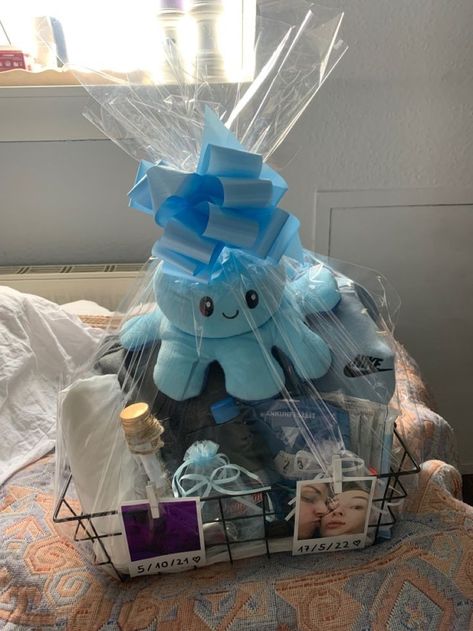 Gf Birthday Basket, Valentines Gift For Boyfriend For Teens, Gift Baskets For Bf, Blue Basket Gift For Boyfriend, Happy Birthday Gifts For Him, Bf Bday Gifts, Bf Basket Gift, Boyfriend Basket Ideas