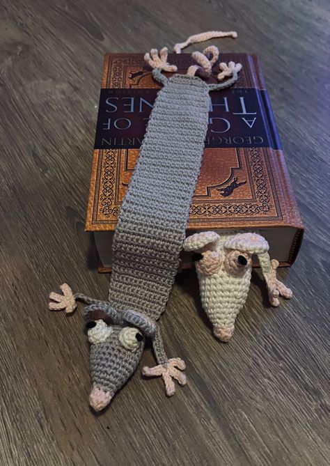 Crochet Rat Bookmark, Rat From Ratatouille, Rat Bookmark, Rat Crochet, Crochet Rat, Craft Stalls, Crochet Disney, Beginner Crochet Projects, Mouse Rat