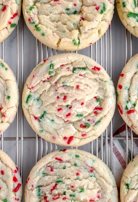 Sprinkle Sugar Cookies, Christmas Cookie Boxes, Christmas Cookie Box, Christmas Baking Recipes, Messy Kitchen, Sprinkle Cookies, Xmas Cookies, Classic Cookies, Christmas Snacks