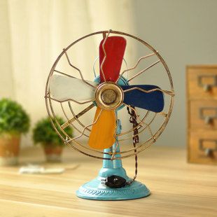 Retro Bar Furnishings Fan for Model Room. It is said that when the fan keep running you will see rainbow color in it. Life Drawing Reference, Model Room, Vintage Fan, Antique Fans, Retro Gadgets, Retro Bar, Vintage Props, What Is An Artist, Object Photography