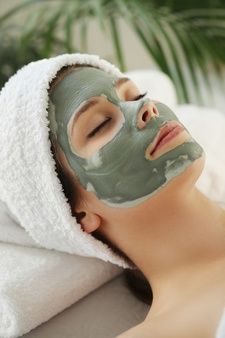 Free Photo | Young woman at spa salon with cosmetic mask on face. high angle photo Skin Care Routine For Teens, Beauty Treatments Skin Care, Skin Care Pictures, Spa Facial, Best Skin Care Routine, Clear Skin Tips, Skin Care Spa, Beauty Mask, Facial Spa