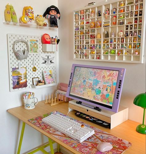 Organisation, Desktop Setup Aesthetic, Pegboard Ideas Aesthetic, Digital Art Setup, Pegboard Aesthetic, Artist Setup, Desktop Inspiration, Art Workspace, Pastel Desk