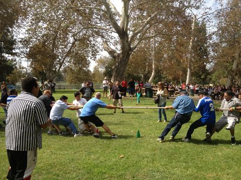 Tug of War at our Company Picnic Ag Olympics, Company Picnic Ideas, Company Picnic Games, Bbq Vibes, Senior Picnic, French Picnic, Picnic Planning, Picnic Activities, Picnic Games