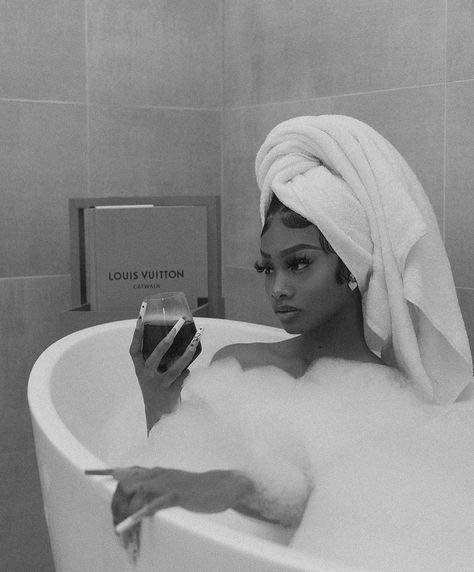 Bath Tub Ideas Photoshoot, Bathroom Birthday Photoshoot Ideas, Bathtub Photoshoot Black Women, Bed Photoshoot Black Woman, Towel On Head Photoshoot, Tub Photoshoot Ideas Black Women, Bath Robe Photoshoot Photo Ideas, Bath Tub Photoshoot Ideas Women, Bath Tub Photoshoot Ideas