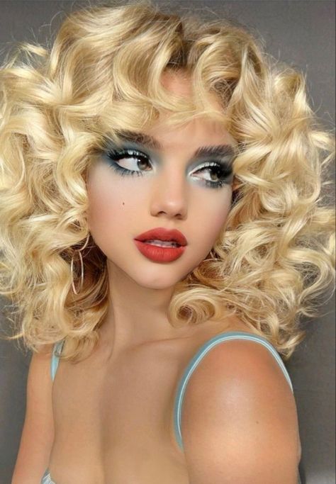 80s Makeup Easy, 80s Inspired Makeup Look, Gogo Dancer Makeup, 79s Makeup, Disco Style 70s Women Hair, Disco Diva Makeup, Disco Hair Short, 80s Glam Hair, 80s Editorial Makeup