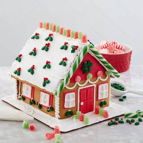 26+ Cute Gingerbread House Ideas | Wilton Graham Cracker Gingerbread House, Easy Gingerbread House, Gingerbread House Ideas, Homemade Gingerbread House, Gingerbread House Candy, Ginger Bread House Diy, Gingerbread House Template, Cool Gingerbread Houses, Ginger House