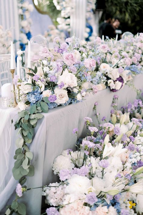 Lilac And Sky Blue Wedding, Lavendar Wedding Aesthetic, Light Purple And Light Blue Wedding, Lavender Wedding Florals, Purple Wedding Table Decor, Purple And Blue Wedding Flowers, Lavender And Blue Wedding, Dusty Blue And Lavender Wedding, Periwinkle Wedding