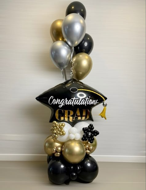 Graduation Set Up Ideas Outdoor Parties, Graduation Balloon Arch Party Ideas, Graduation Balloon Bouquet Ideas, Balloon Bouquet Graduation, Graduation Party Balloon Decorations, Ideas Para Graduacion, Graduation Balloon Ideas, Graduation Balloon Bouquets, Grad Balloon Bouquet