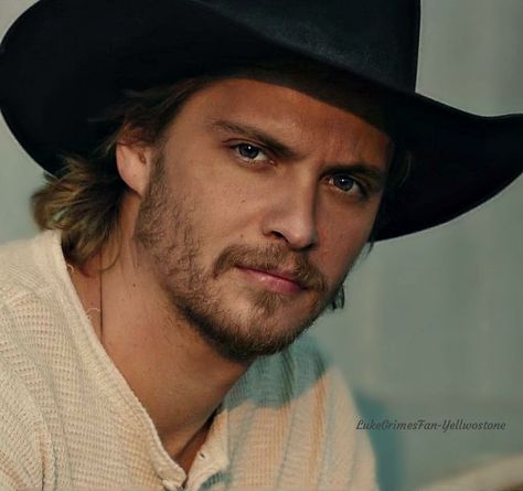 Luke Grimes as Kayce Dutton in Yellowstone Kayce Dutton, Yellowstone Series, Luke Grimes, Cole Hauser, My Standards, Country Men, Hot Actors, Country Boys, Famous Faces