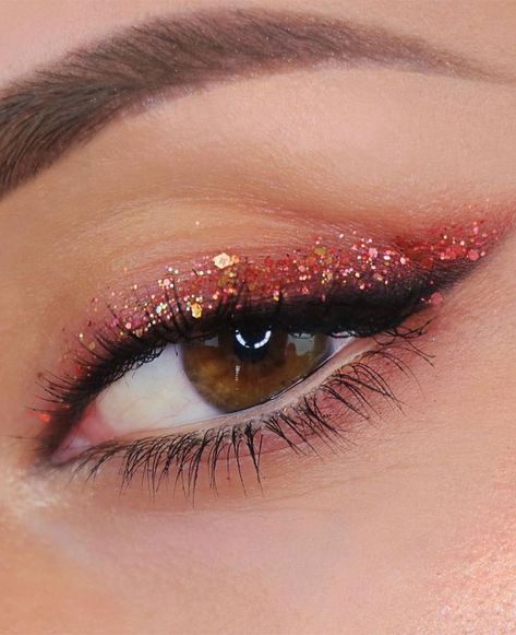 Makeup Archives - Page 2 of 42 - Fabmood | Wedding Colors, Wedding Themes, Wedding color palettes Red Sparkly Eyeshadow, Red Glitter Eyeliner, Red Fairy Makeup, Red Glitter Eye Makeup, Glam Eye Makeup Looks, Red Prom Makeup, Red Velvet Makeup, Soft Glam Eye Makeup, Premier Outfits