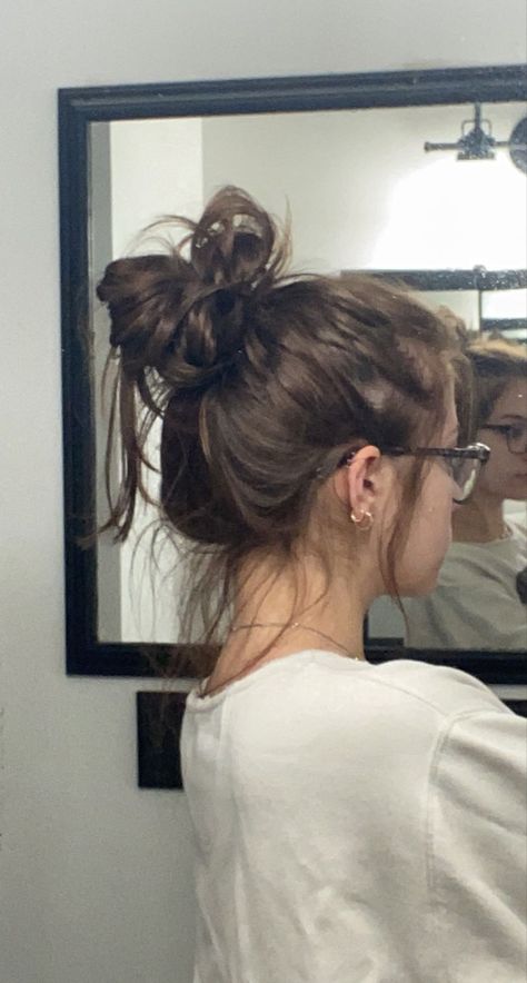 messy bun Messy Bun With Glasses Aesthetic, Brunette With Glasses Aesthetic, Lazy Messy Hairstyles, Messy Bun And Glasses Aesthetic, Loose Buns Messy, Messy Bun Aesthetic Faceless, Bed Hair Messy, Messy Cute Hair, Messi Bun Hairstyles For Wedding