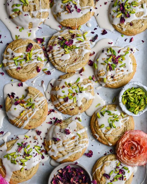 Essen, Persian Love Cake, Persian Desserts, Cardamom Cookies, Love Cookies, Cake Mug, Baking With Almond Flour, Blanched Almonds, Dried Rose Petals