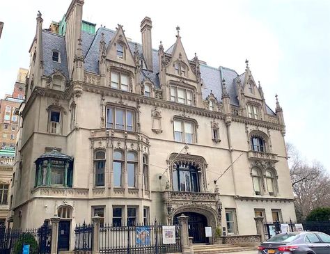 New York City Mansions, Guilded Age Mansions, Gilded Age Architecture, Gilded Mansion, Gilded Age Aesthetic, Nyc Mansions, Gilded Age Mansions, New York Mansion, Novel Aesthetic