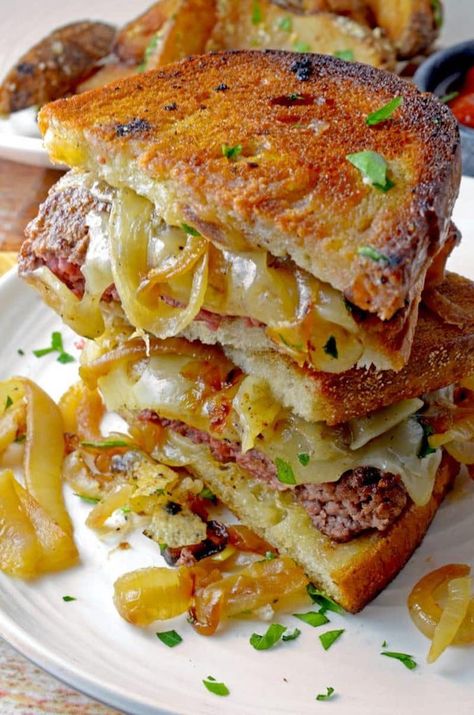 Skip the Drive Thru With These 13 On-the-Go Dinner Sandwiches via Brit   Co Patty Melt Recipe, What A Burger, Melt Recipe, Good Recipe, Patty Melt, Grilled Cheese Sandwiches, Dinner Sandwiches, Grilled Sandwich, Burger And Fries