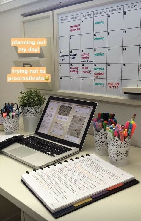 Homemade Calendar, Cubicle Organization, Studera Motivation, School Organization Notes, Study Organization, Calendar Ideas, Center Ideas, Budget Planer, Salon Interior Design