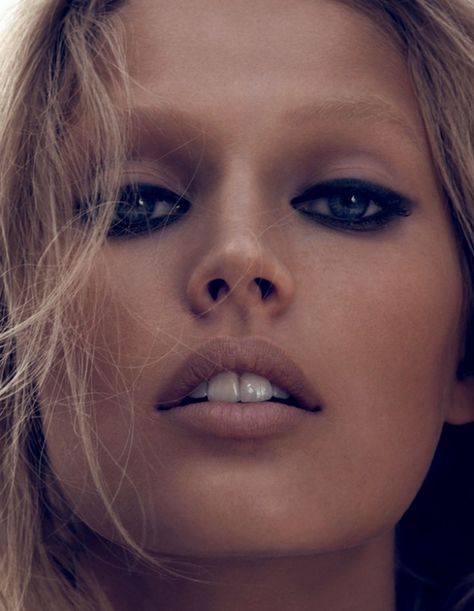 Flea Control, Toni Garrn, Nude Lips, Nude Lip, Black Eyeliner, Beauty Editorial, Beautiful Makeup, Makeup Inspiration, Best Makeup Products