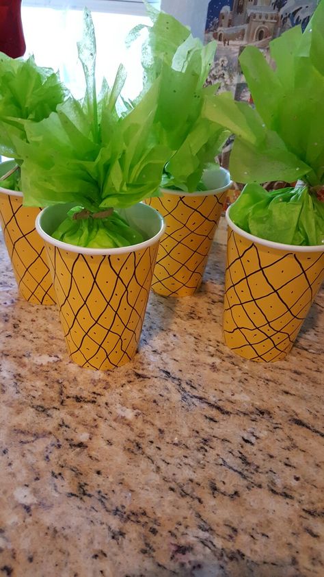 Pineapple treat cups that I made in a pinch when the store didn't have what I was looking for.  I used them for a "Moana" party, but you could use for any island or tropical themed party. Festa Moana Baby, Pineapple Theme, Spongebob Birthday Party, Pineapple Birthday, Aloha Party, Spongebob Party, Luau Theme Party, Hawaiian Luau Party, Luau Birthday Party