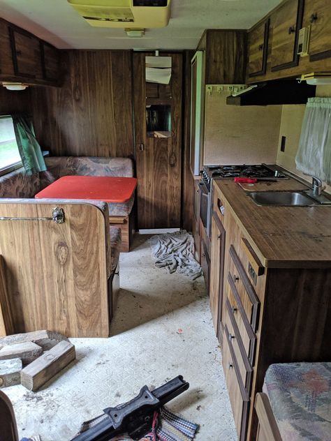 A Woman Transforms Vintage RVs Into Dream Vacation Spots Trailer Renovation Ideas, Camper Studio, Caravan Renovation Before And After, Travel Trailer Renovation, Remodel Trailer, Small Travel Trailer, Retro Rv, Trailer Renovation, Camper Bathroom