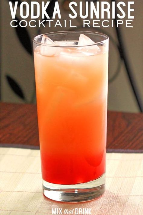 Alcoholic Food, Alcohol Punch, Sunrise Drink, Amaretto Drinks, Mixology 101, Football Recipes, Beverages Recipes, Vodka Sunrise, Beautiful Drink