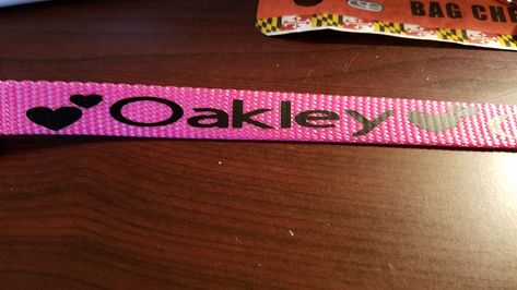 Dog collar with Cricut htv Cricut Htv, Diy Dog Collar, Cricut Explore Projects, Collars Diy, Custom Dog Collars, Personalized Dog Collars, Infusible Ink, Dog Safety, Diy Dog