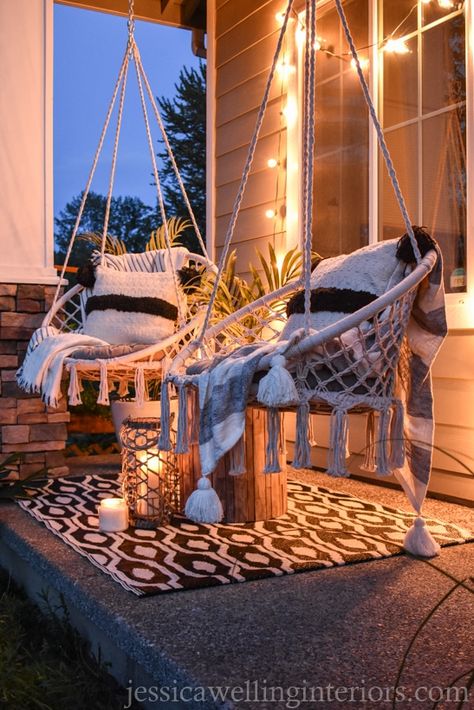 Boho Porch, Veranda Design, Small Front Porch, Front Porch Design, Porch Makeover, Porch Swings, Small Front Porches, Apartment Patio Decor, Front Patio