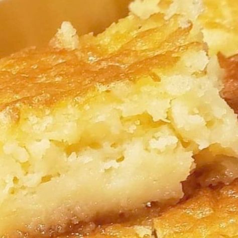 Pineapple Cake Bars - Viral Recipes Crushed Pineapple Cake, Recipes With Crushed Pineapple, Bar Treats, Cake Bars Recipe, Pineapple Desserts, Fruity Cake, Pineapple Recipes, Pineapple Cake, Cake Bars