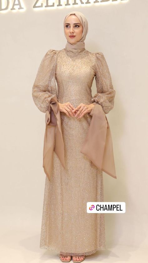 Dress Brokat Modern, Islamic Fashion Dresses, Kebaya Modern Dress, Kebaya Dress, Wedding Dress Outfit, Simple Bridesmaid Dresses, Soiree Dress, Engagement Proposal, Women Dresses Classy