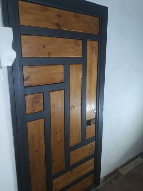 Door Metal Design, Sliding Doors Design, Closet Sliding Doors, Metal Garage Doors, Home Window Grill Design, Porte In Ferro, Rustic Wood Doors, Decorative Metal Screen, Brand New House