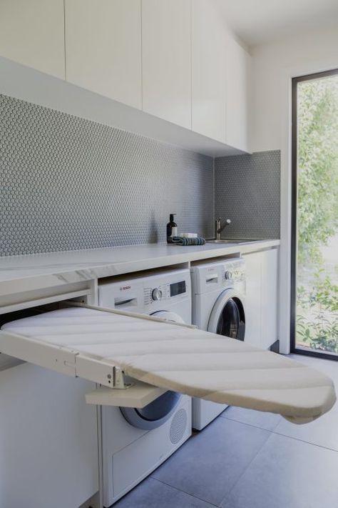 Tips for Designing Your Dream Laundry In Kitchen Laundry, Laundry In Kitchen, Organization Laundry Room, Contemporary Laundry Room, Organization Laundry, Laundry Makeover, Laundry Mudroom, Laundry Room Lighting, Laundry Room Wallpaper