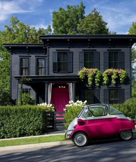 Matte black siding, high gloss shutter, magenta door!! Victorian House Colors, Old Victorian House, Black Houses, Pink Door, Grey Houses, New Century, Casa Exterior, House Exteriors, Black House Exterior