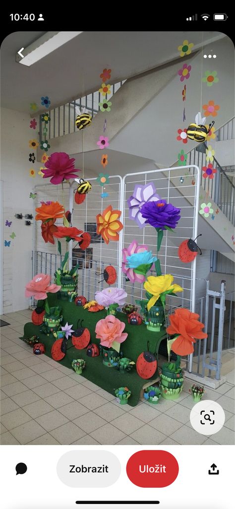 School Board Decoration, Preschool Classroom Decor, Decorating Ideas For The Home, Diy Dollar Tree Decor, Board Decoration, Paper Flowers Craft, Summer Decorating Ideas, Paper Art Craft, Flower Diy Crafts