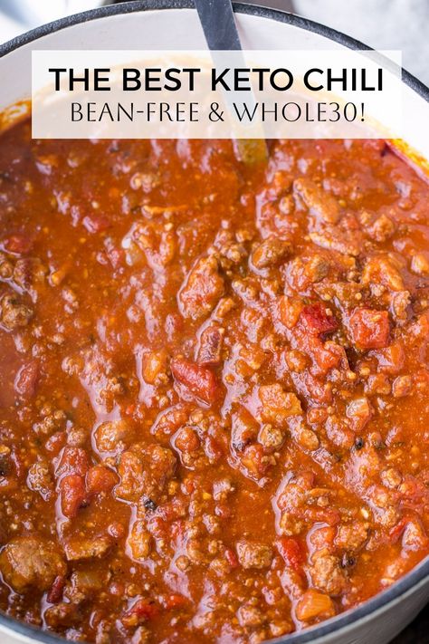 Paleo Chili is a bean-free, Whole30 take on my award-winning best chili recipe! It’s low-carb, keto, & made with ground beef, sausage & bacon. Easy Keto Chili, Keto Chili, Low Carb Meal, Resep Diet, Bean Chili, Keto Soup, Low Carb Soup, Makanan Diet, Low Carb Diet Recipes