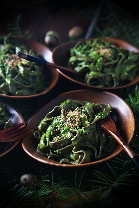 Woodland Acorn Pasta with Fir and Miso Pesto — The Wondersmith Pesto, Foraging Recipes, Gluten Free Noodles, Foraged Food, Green Sauce, Gluten Free Pasta, Wild Food, Fresh Ginger, Food Inspiration