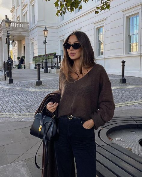 V-Neck Jumpers Are Having A Major Comeback This Season | Who What Wear UK Brown Jumper Outfit, Vneck Sweater Outfit, Jumper Fashion, Brown Jumper, Winter Sweater Outfits, Jumper Style, Jumper Outfit, Effortlessly Chic Outfits, Sweater Outfit