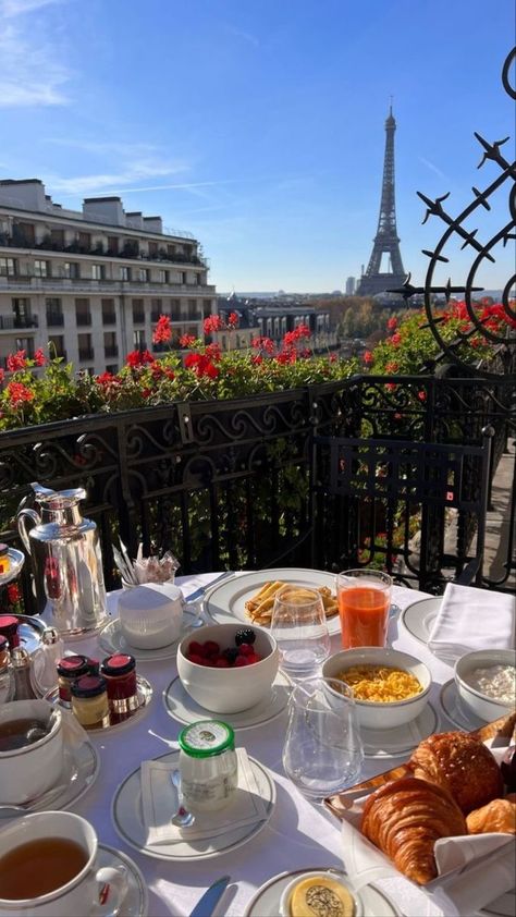 Gods Plans, Vacation Breakfast, Brunch In Paris, Paris Breakfast, Paris Dream, France Aesthetic, Foods And Drinks, Parisian Life, Luxury Lifestyle Dreams