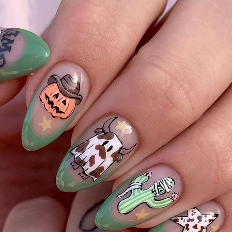 🌈 𝗥𝗮𝗶𝗻𝗯𝗼𝘄 𝗡𝗮𝗶𝗹𝘀 𝗣𝗹𝘆𝗺𝗼𝘂𝘁𝗵 💅🏼 on Instagram: "HOWDY 👻🤠🎃🐍👢Halloween but make it Western Think these might be the best nails I’ve ever done 😂 2.5 hours £55 All hand painted using ARTYgels - the best for intricate work like this @magpie_beauty over a base of Punch GMS on natural nails 💅🏼 Swipe to see illustration Inspo from @backmystitchup_design 😍 #halloweennails #western" Short Fall Nails, Cowboy Nails, Western Nails, Country Nails, Halloween Acrylic Nails, Fingernail Designs, October Nails, Seasonal Nails, Halloween Nail Designs