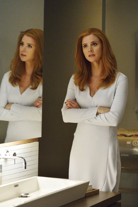 Suits • Self Defense #5x14 Lawyer Fashion Women, Donna Suits, Suits Tv Series, Jessica Pearson, Donna Paulsen, Sarah Rafferty, Suits Tv Shows, Suits Tv, Suits Series