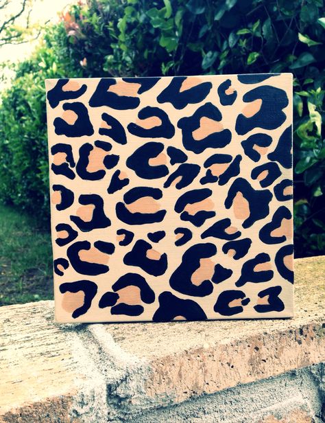 Drawing Ideas Leopard, Animal Print Painting Canvas, Cheetah Print Canvas Painting, Paint Ideas Y2k, Cheetah Painting Canvas, How To Paint Cheetah Print, How To Paint Leopard Print, Leopard Print Painting, Paint Cheetah Print