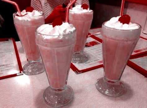 Cherries And Strawberries, 1950s Aesthetic, Vintage Americana Aesthetic, Dunkin Donut, Diner Aesthetic, Americana Aesthetic, Pink Food, Strawberry Milkshake, Cherry Cola