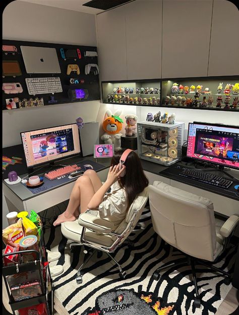 Gamer Study Room, L Shaped Gaming Setup, Two Person Pc Setup, Luxury Gaming Setup, Simple Gamer Setup, Gaming Setups Aesthetic, Bedroom With Gaming Setup, Gaming Set Up Bedroom, 2 Monitor Desk Setup